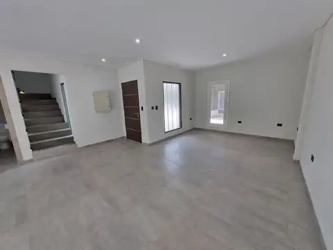Casa 4 ambientes con 3 baños