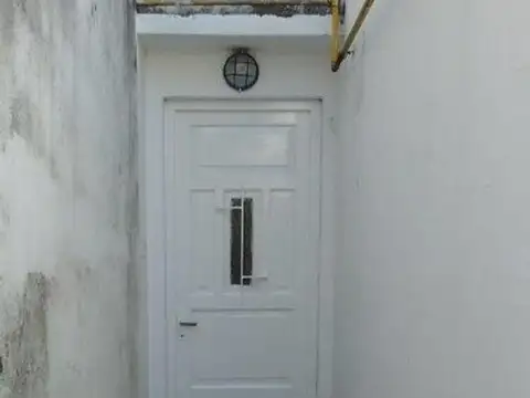 VENTA CASA DE PASILLO SAN LORENZO 3300 1 DORMITORIO