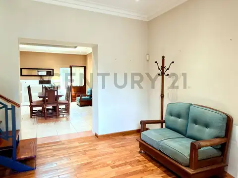 Casa 5 ambientes con 4 baños