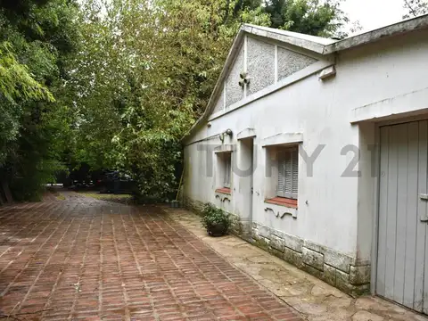 Casa en Venta con 2 cocheras