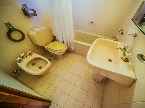 Casa 5 ambientes con 4 baños