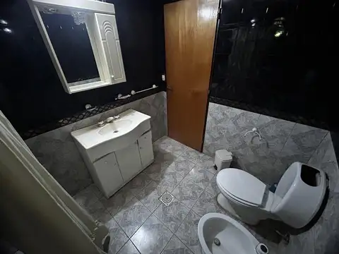 Casa en Venta 5 Ambientes en Castelar - Morón