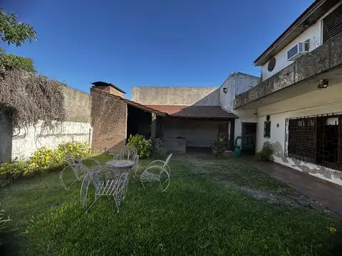 Casa en Venta 5 Ambientes en Castelar - Morón