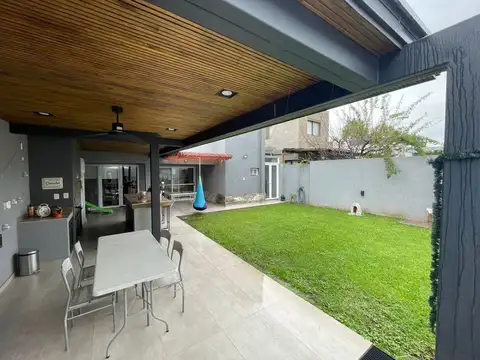 VENTA CASA 3 DORMITORIOS BARRIO URQUIZA GUAYMALLÉN