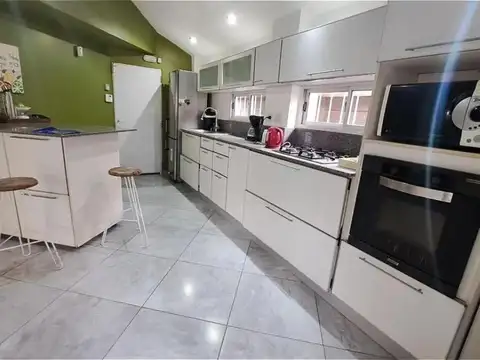 Casa 5 ambientes con 2 baños