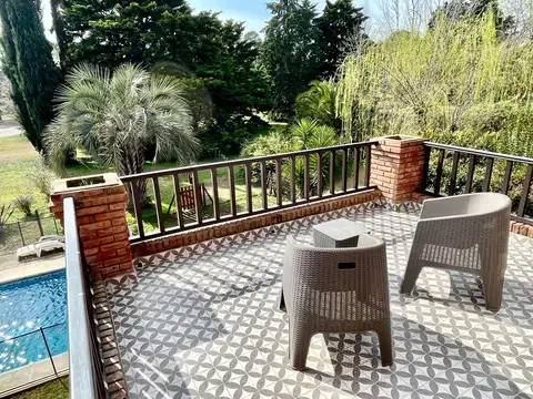 Casa 5 ambientes con 4 baños