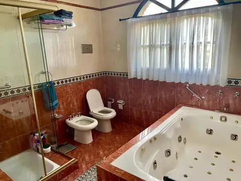 Casa en Venta con 4 cocheras