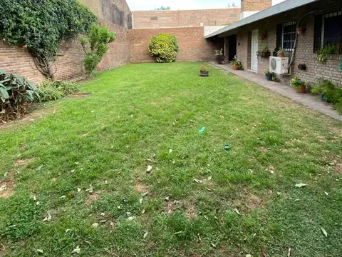 CASA EN VENTA EN ARROYITO -IMPORTANTE LOTE 350MTS2
