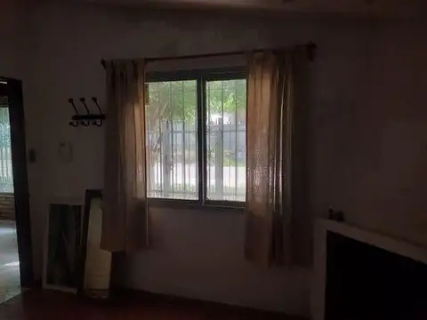 Espaciosa Casa En Venta, Lambertuchi