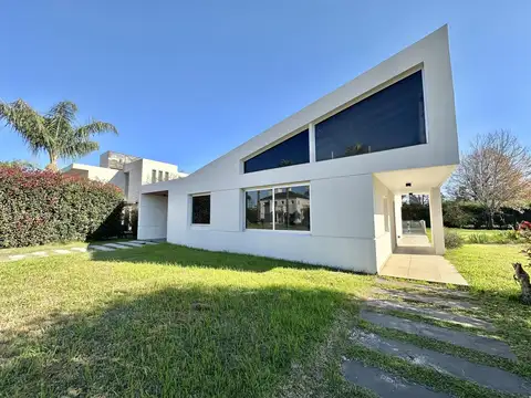 Miraflores, Funes Hills