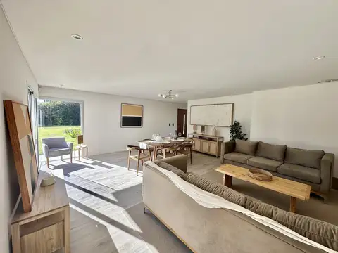 Casa 5 ambientes con 2 baños