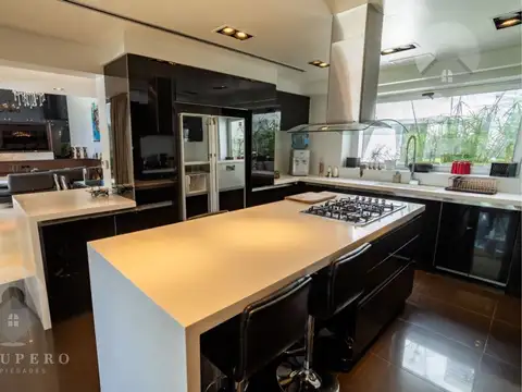 Venta casa 5 ambientes Quilmes centro