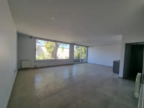 Oficina 5 ambientes con 2 baños