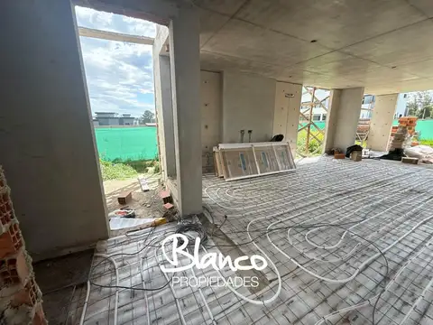 Casa 6 ambientes con 5 baños