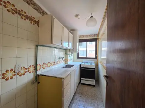 Departamento al frente, en la zona del Centro Comercial  - Cultural Paseo Aldrey.