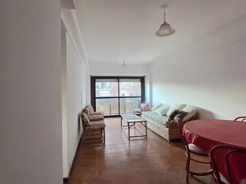 Departamento al frente, en la zona del Centro Comercial  - Cultural Paseo Aldrey.