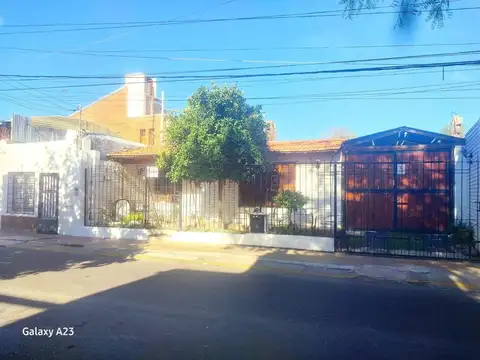 Casa mas departamento, Zona Centro Civico. Capital
