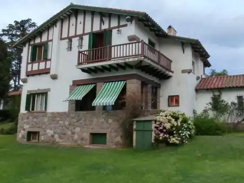 Venta casa antigua barrio golf La Cumbre impecable Vistas atardecer