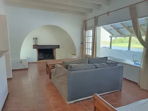 Casa en Alquiler en Bella Vista, USD 2.480