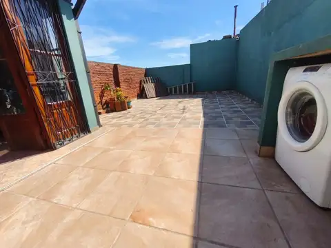 Imponente PH, entrada independiente. Patio exclusivo. Balcón