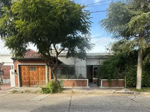 Propiedad Ideal 2 Familias  Casa + Dpto 3 Amb c/u