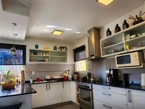 VENTA CASA de tres dormitorios en B° Manzanar - Cipolletti