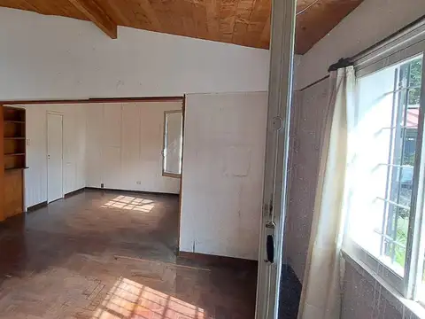 Casa 5 ambientes con 1 baño