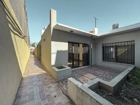 Pasillo de 3 dormitorios con patio y terraza
