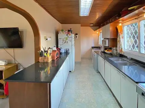 Casa 5 ambientes con 4 baños