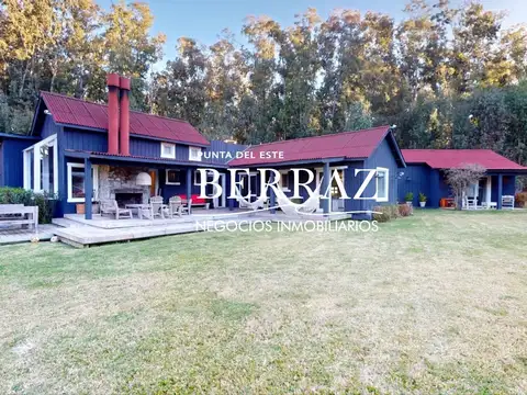  Casa Venta 4 Dormitorios Barrio Pueblo San Vicente Lote de 1050 m2 Maldonado, Uruguay