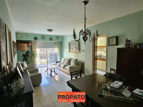 Depto de 3 ambientes en un 2 piso todo al frente con balcon, 2 baños y cocina comedor diario 
