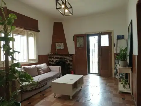 Casa 4 ambientes con 1 baño
