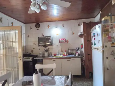 Casa en Venta con 3 cocheras