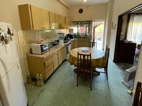 Bernardino Rivadavia  300