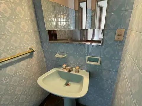 Casa 4 ambientes con 2 baños