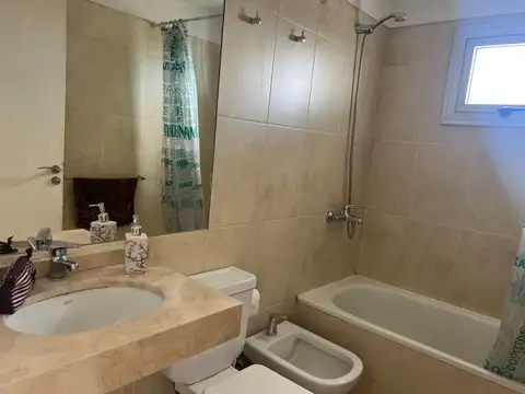 Charlone 500, Piso 16