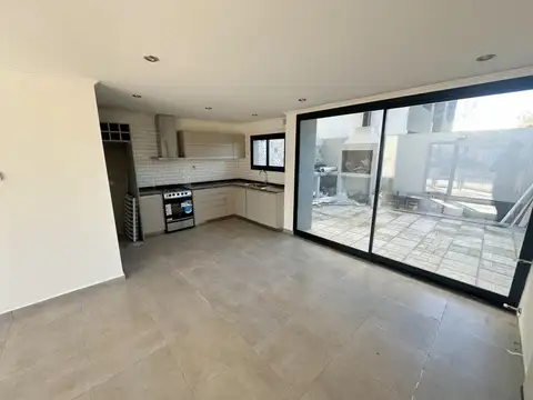 Casa en Venta en Villa Primera, USD 159.000