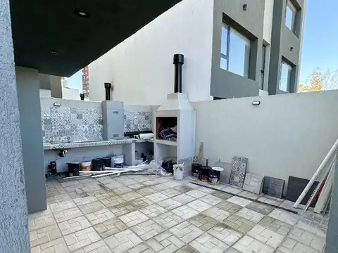 Casa 5 ambientes con 2 baños