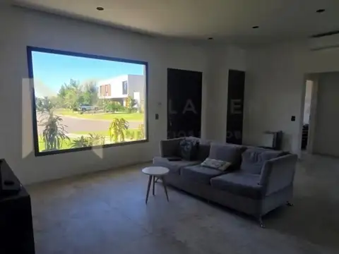 Casa en Venta en Loma Verde, USD 330.000