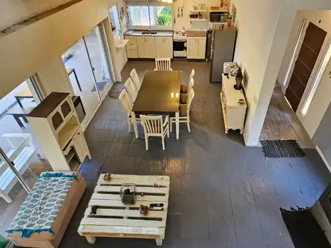 Casa 4 ambientes con 2 baños