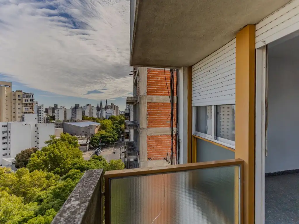 Diagonal 73 e/ 8 y 9 1300