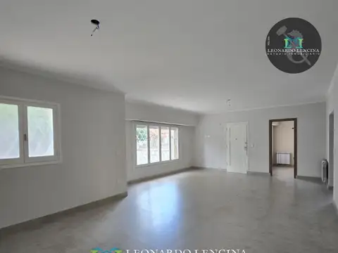 CHALET DE 4 AMB. - CON COCHERA - RECICLADO - B° SAN JOSE
