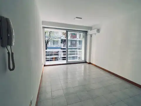 Departamento Monoambiente en Semipiso, Balcón Al Frente, Muy Luminoso