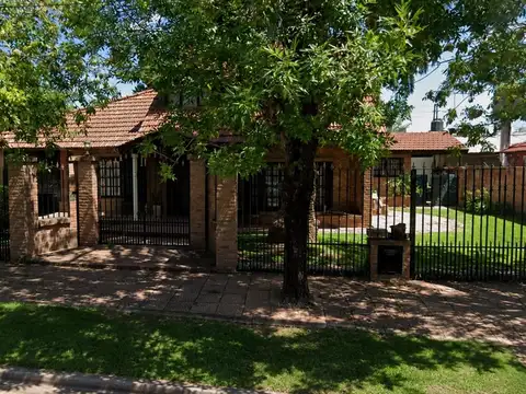 Casa 4 amb VENTA en Ituzaingó C/parque y pileta