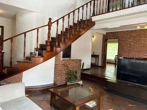 Casa en Venta con 3 cocheras
