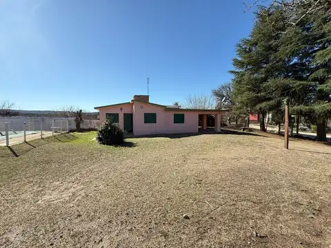 Casa 6 ambientes con 2 baños