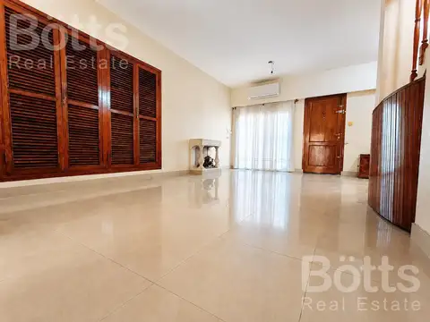Casa 5 ambientes con 1 baño