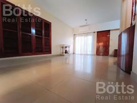 Casa 5 ambientes con 1 baño