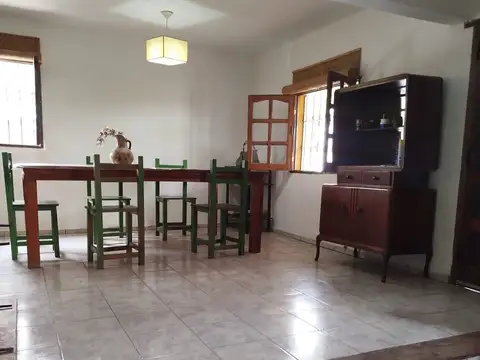 Casa 3 ambientes con 2 baños