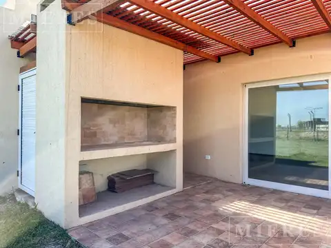Casa en Alquiler con 1 cochera